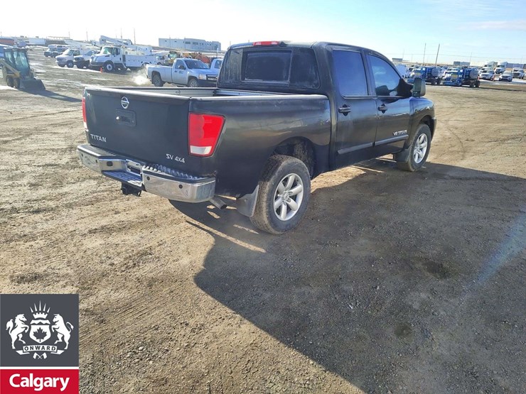 2015-nissan-titan-image-5