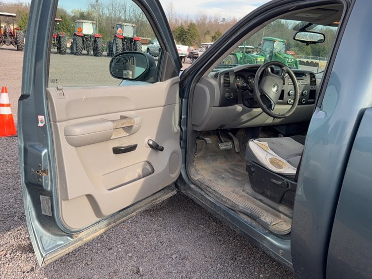 #4019-•-2009-chevy-silverado-pickup-truck-image-16