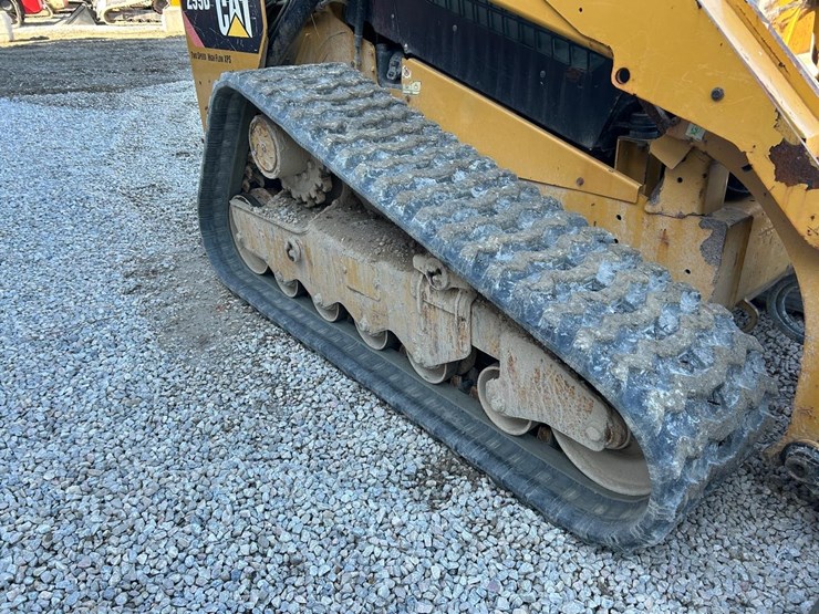 2015-caterpillar-299d-image-12