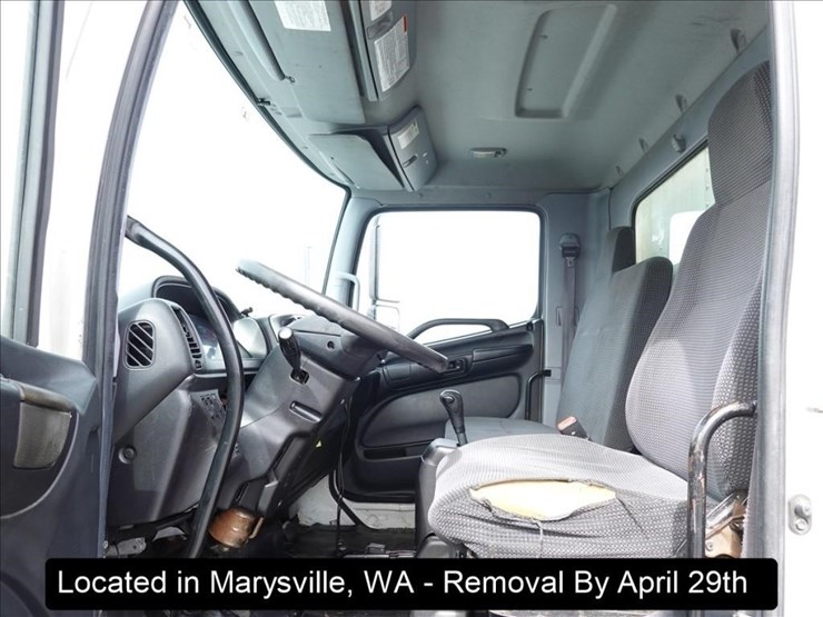 2009-hino-268-image-14