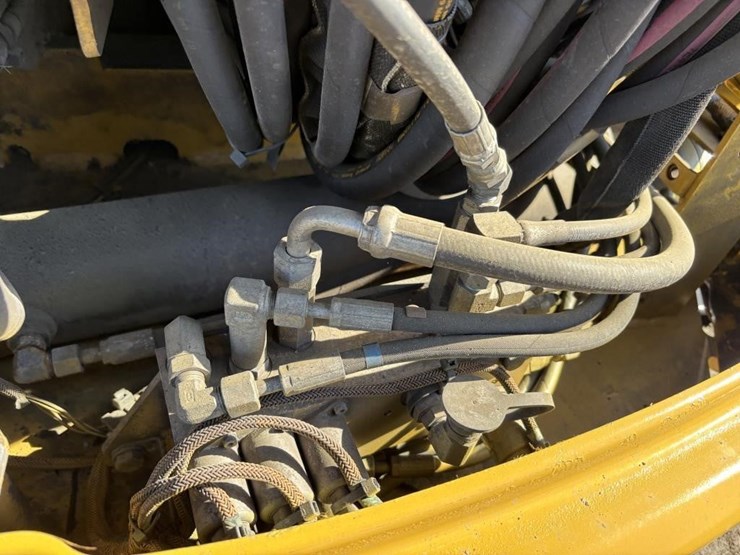 2015-caterpillar-305.5e2-cr-image-41
