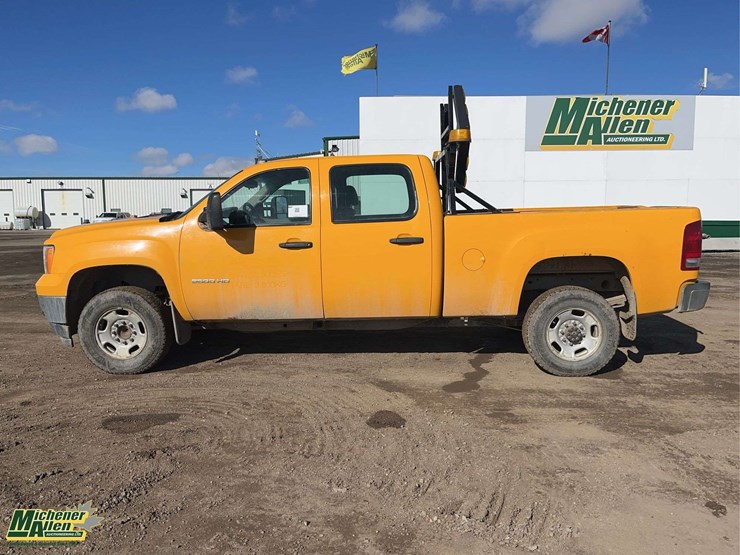 2011-gmc-sierra-2500hd-image-2