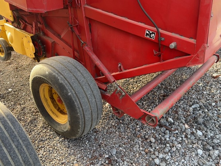 new-holland-853-image-6