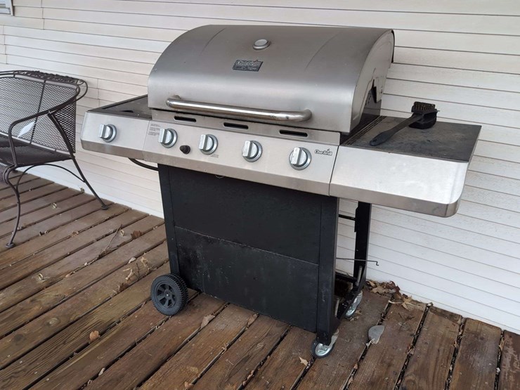 char-broil-classic-c-453-gas-grill-image-1