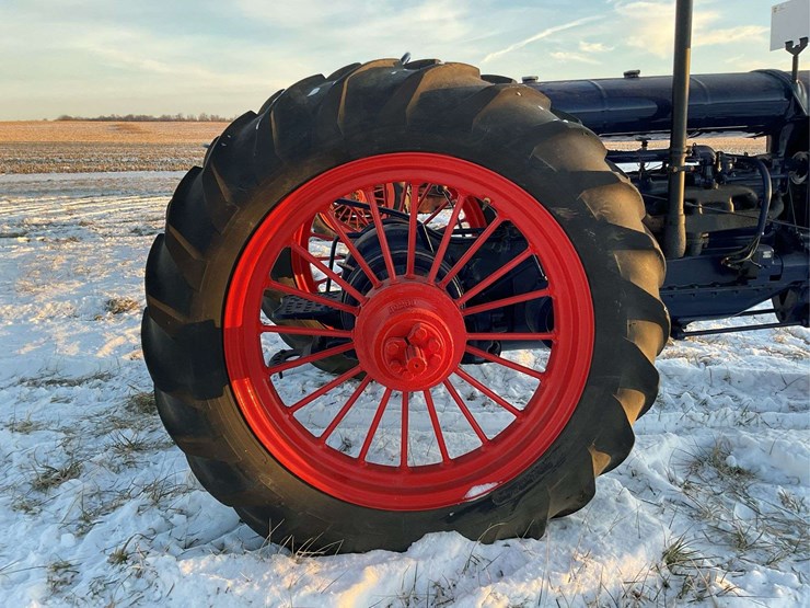 1937-fordson-all-around-england-image-12