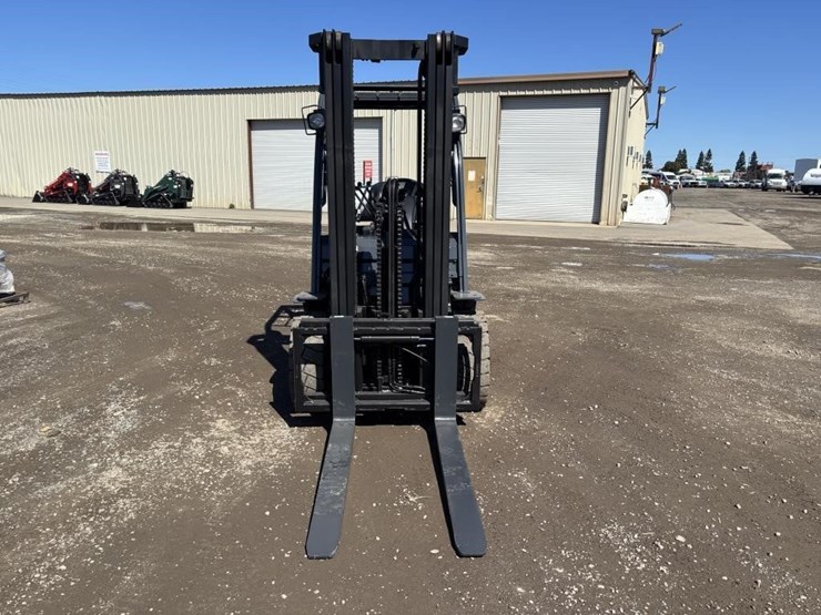 2017-toyota-8fgu30-image-6