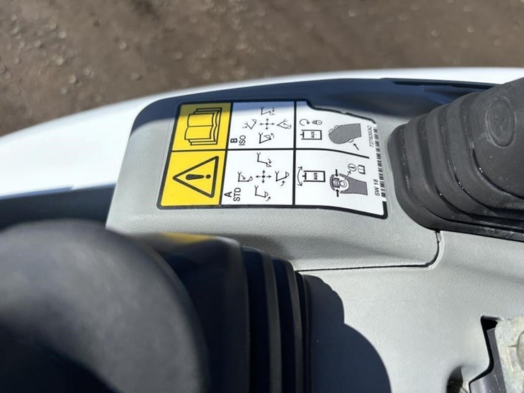 2020-bobcat-e26-image-31