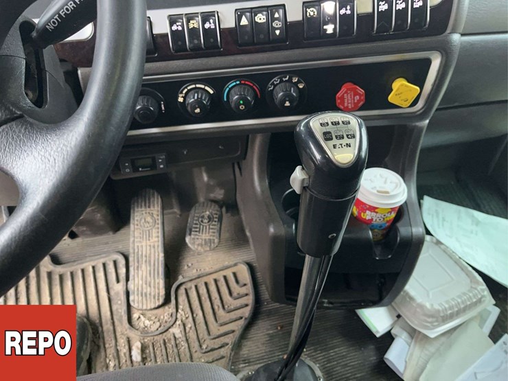 2019-kenworth-w900-image-17