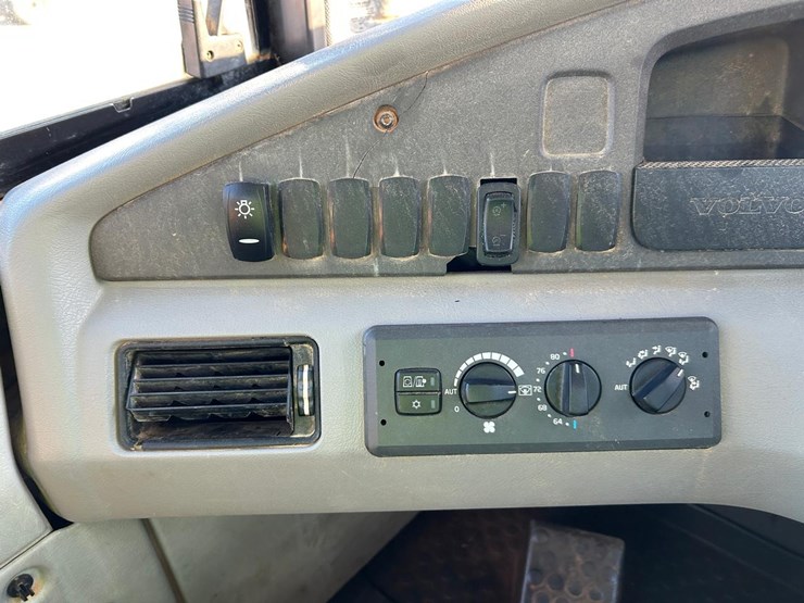 2014-volvo-a25g-image-22