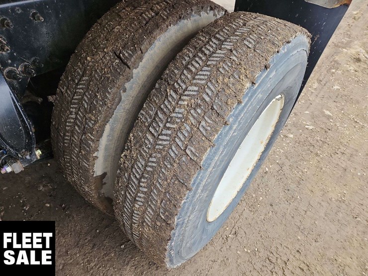 2018-freightliner-m2-106-image-30