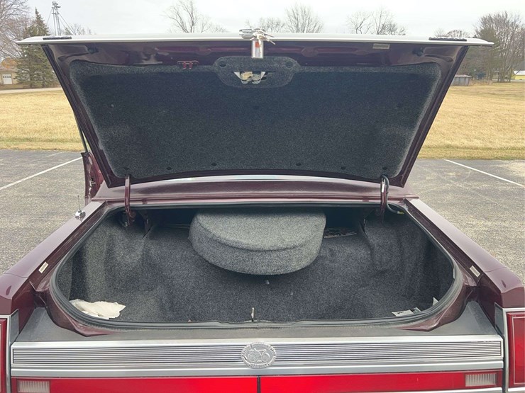 1989-lincoln-town-car-image-77