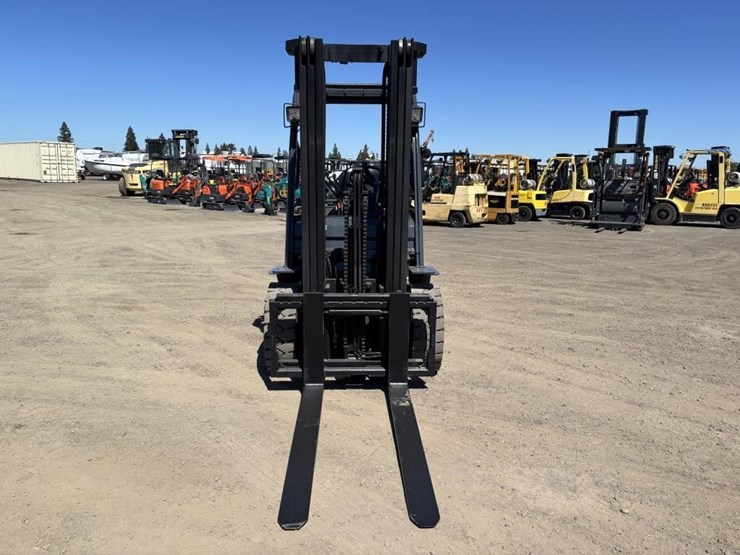 2017-toyota-8fgu30-image-6