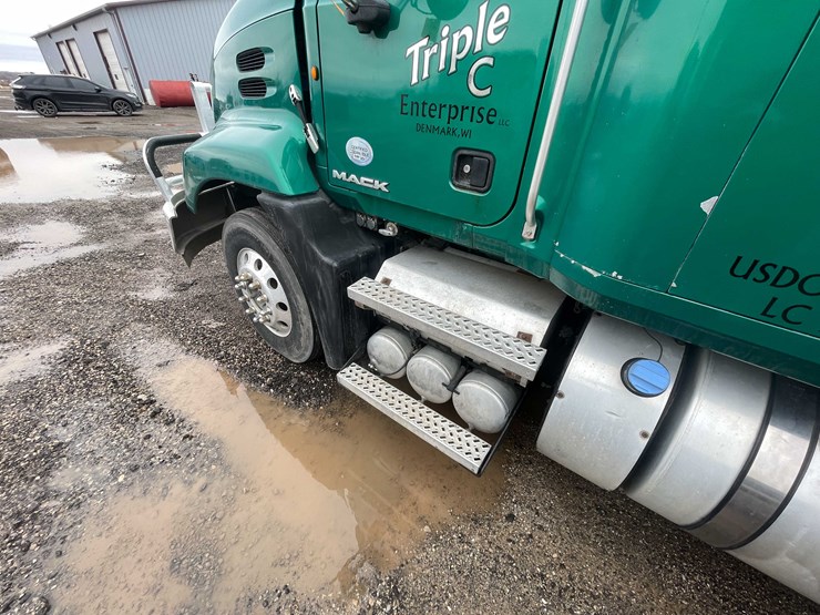 #236-•-2011-mack-semi-tractor-(title-in-delay)-(denmark,-wi)-image-14