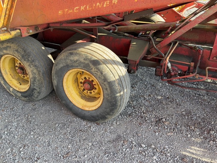 new-holland-1033-image-3