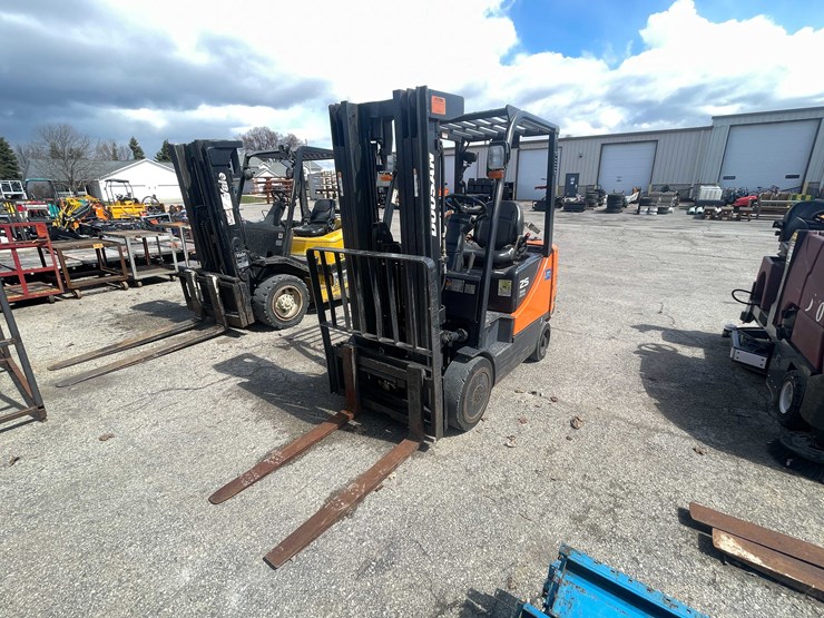 #354-•-doosan-forklift-(neenah,-wi)-image-1