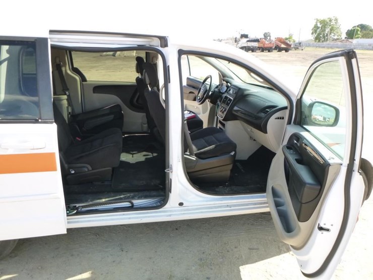 2014-dodge-grand-caravan-image-23