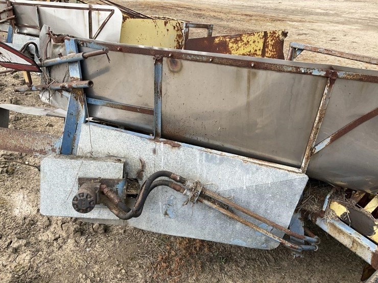 new-holland-5'-pull-hyd.-hay-turner-image-11