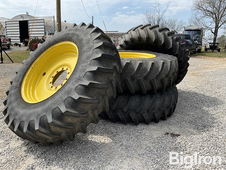 john-deere-520-image-1