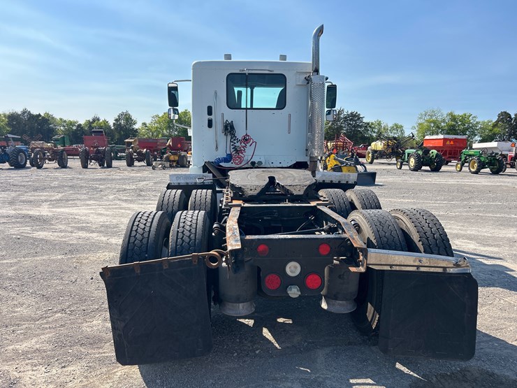 2003-freightliner-columbia-120-image-5