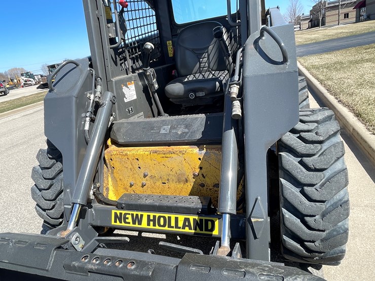 2006-new-holland-l170-image-12