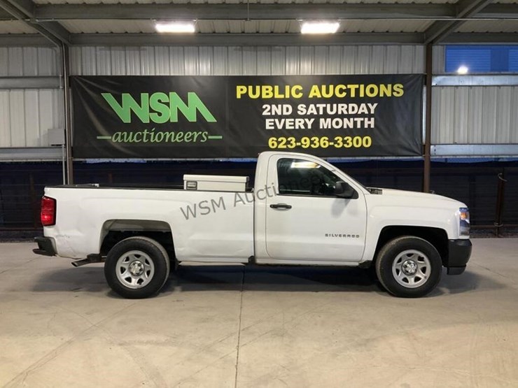 2017-chevrolet-silverado-1500-image-1