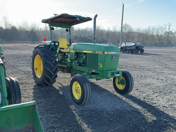 john-deere-2550-image-3