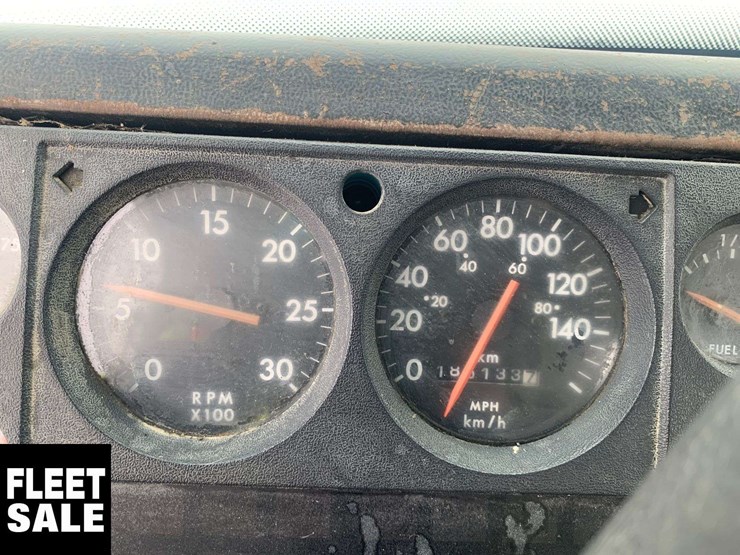 1999-freightliner-fl80-image-17