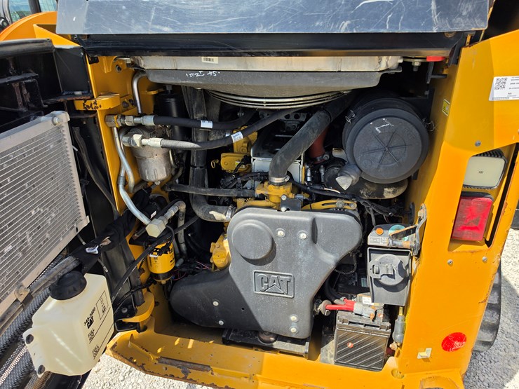 2021-caterpillar-299d3-image-19