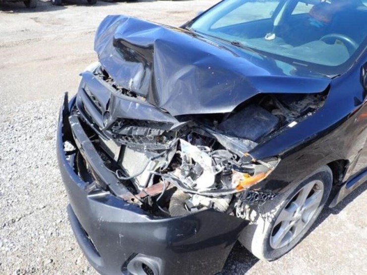 damaged-2013-toyota-corolla-sedan-2t1bu4ee1dc92192-image-16
