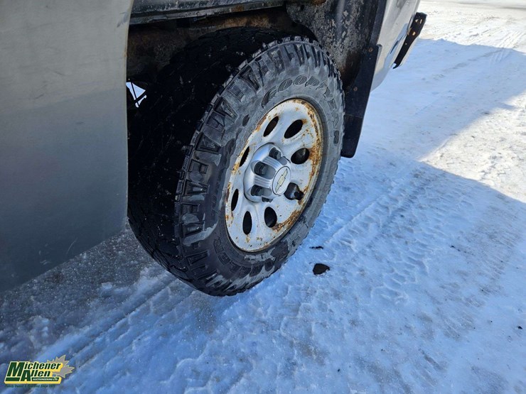 2011-chevrolet-silverado-1500-image-11