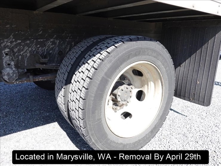 2014-isuzu-nqr-image-13