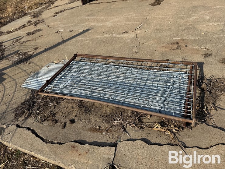 wire-gates-&-barn-tin-image-2