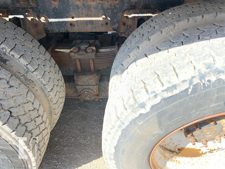 2005-sterling-lt9500-image-37