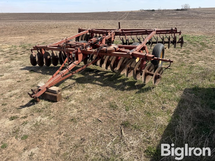 massey-ferguson-520-image-1