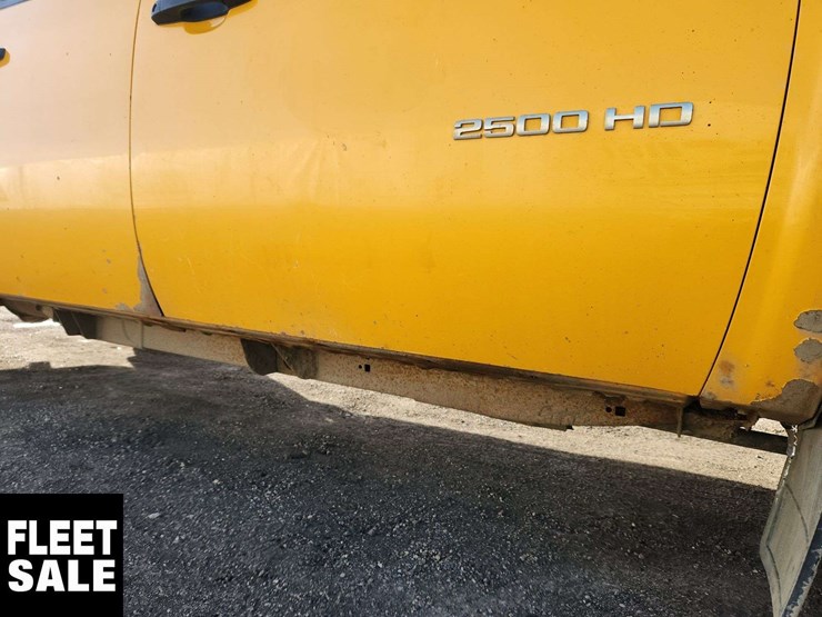 2012-chevrolet-silverado-2500hd-image-34