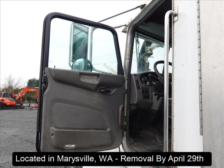 2011-peterbilt-348-image-26