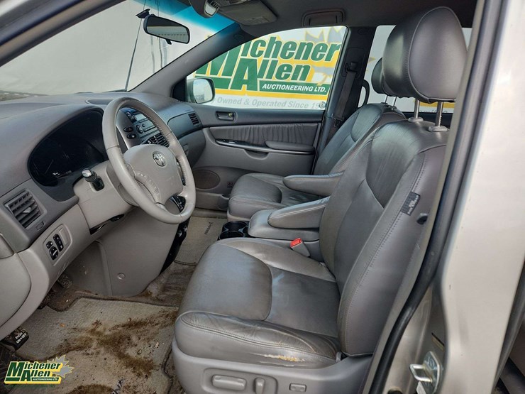 2007-toyota-sienna-le-image-14