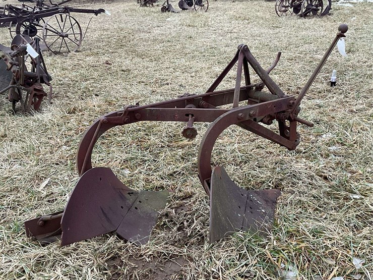 two-bottom-fordson-plow-image-3