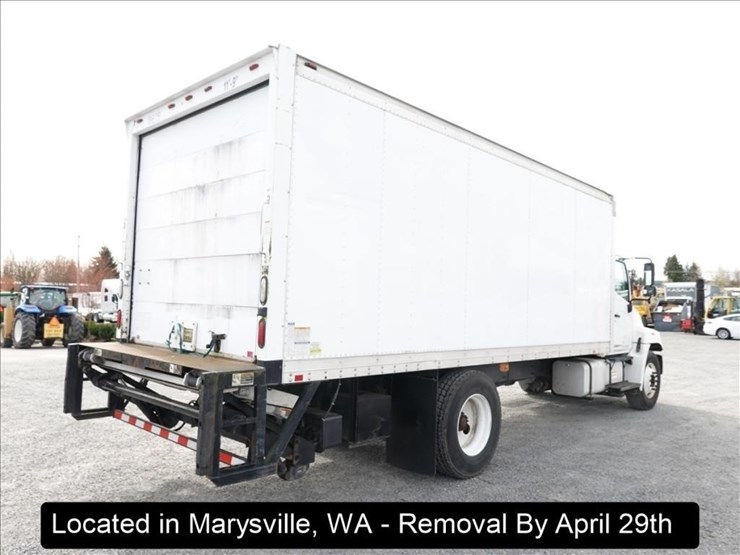 2010-hino-268-image-16