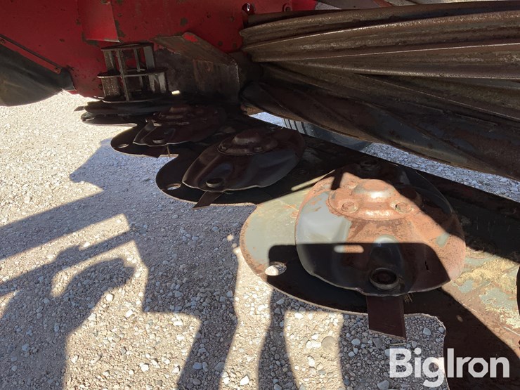 2017-massey-ferguson-1383-image-11