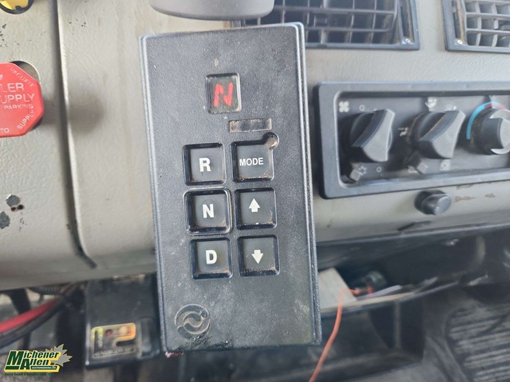 2004-freightliner-fl80-image-13