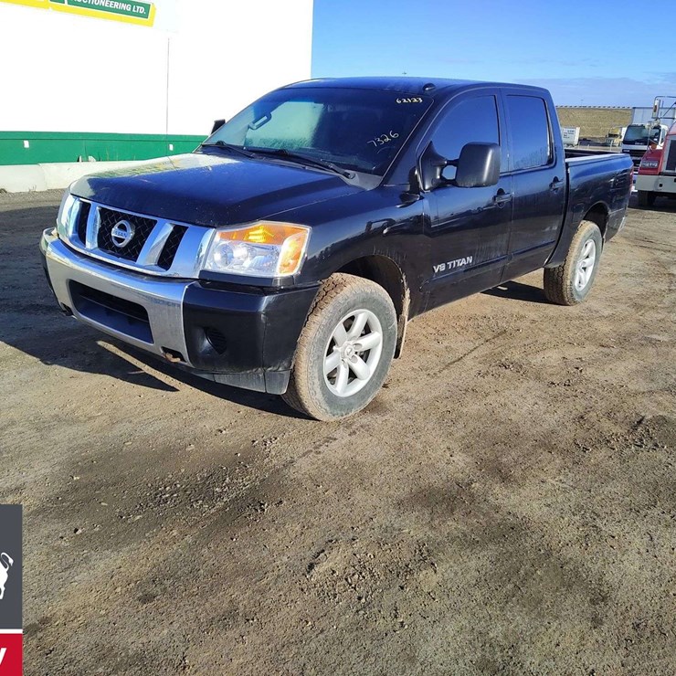 2015 NISSAN TITAN