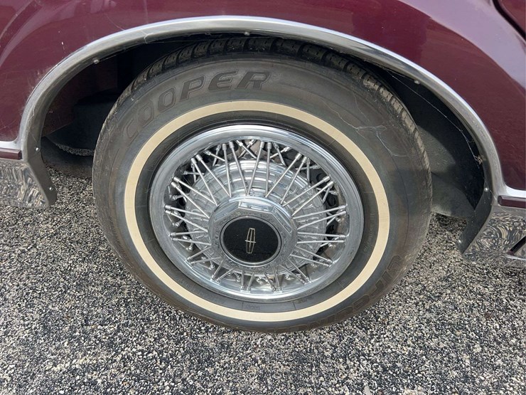 1989-lincoln-town-car-image-35