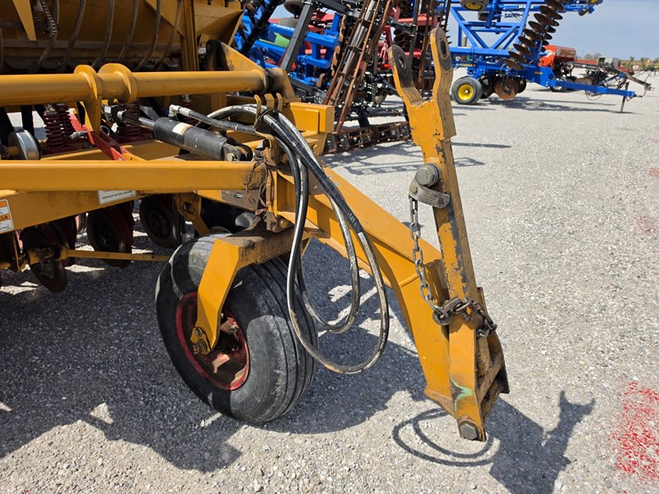 2016-haybuster-107c-image-2