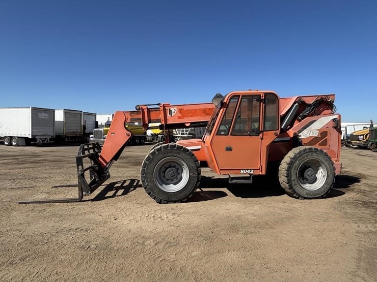 2014-jlg-8042-image-5