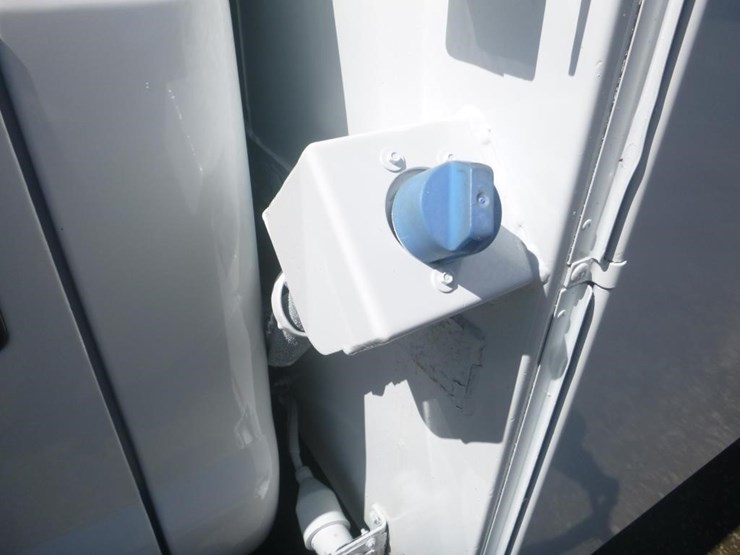 2013-ford-f550-image-25