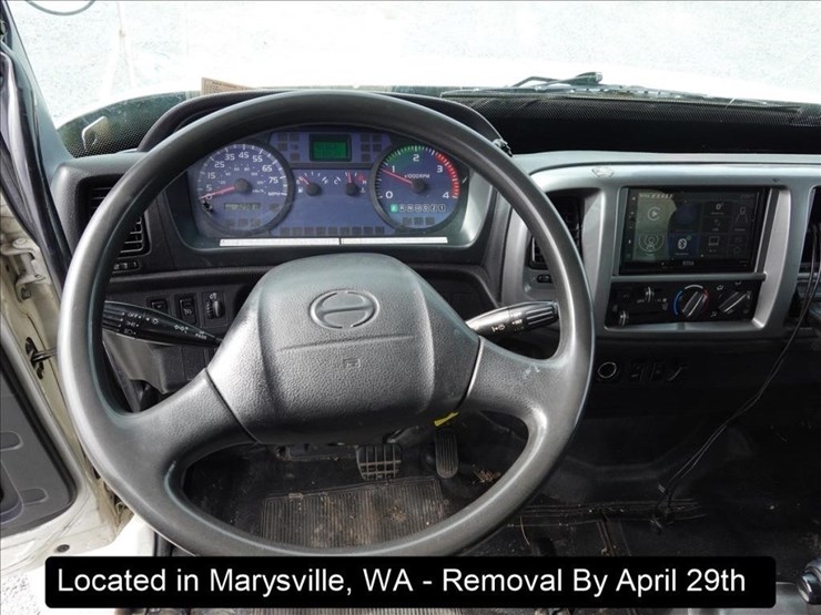 2009-hino-268-image-10