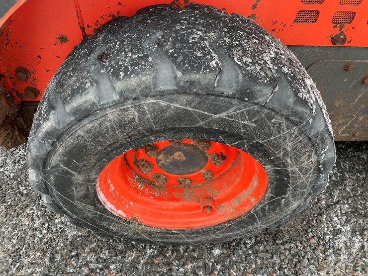 2022-kubota-ssv75-image-27