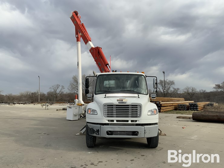 2015-freightliner-m2-106-image-2