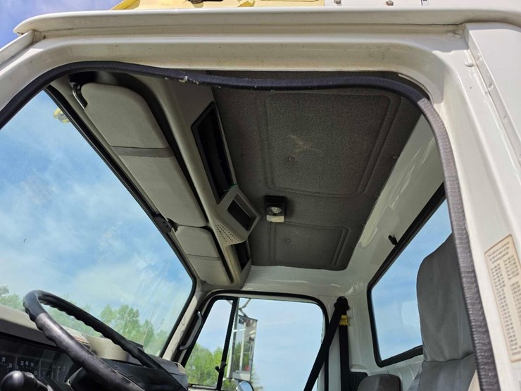 2001-international-4900-image-13